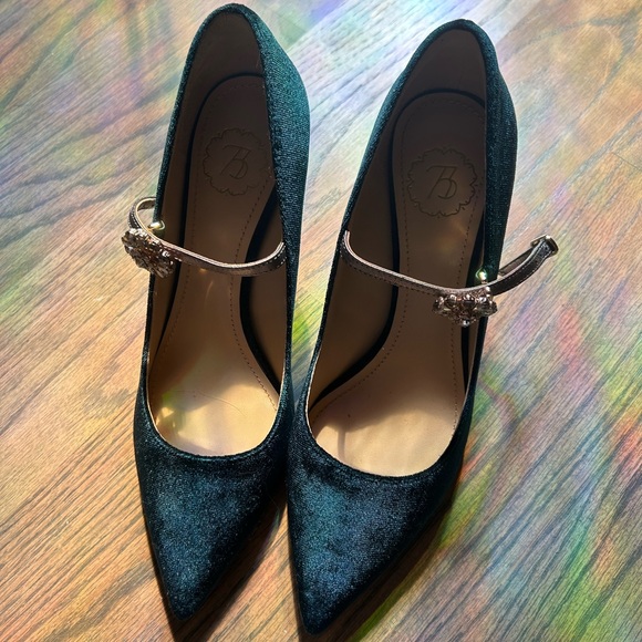 73 hours women’s velvet green point toe heels with flower button - Picture 1 of 6
